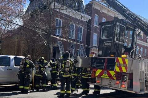 Firefighter hurt putting out blaze in Old Town Alexandria