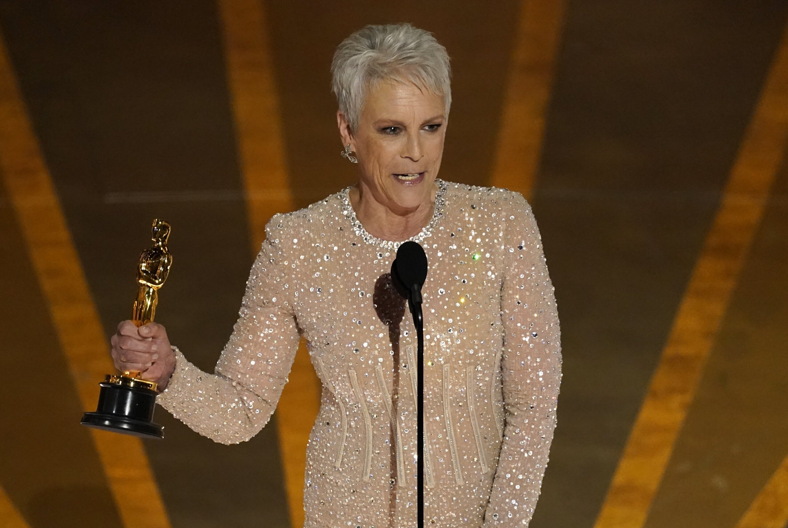 Jamie Lee Curtis wins Oscar for best supporting actress WTOP News