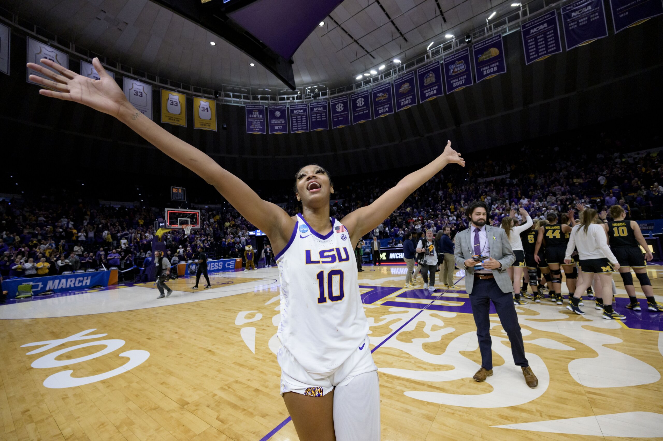 Women’s Sweet 16 features new format and historic field WTOP News