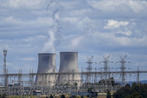 Australia makes biggest carbon polluters curb emissions