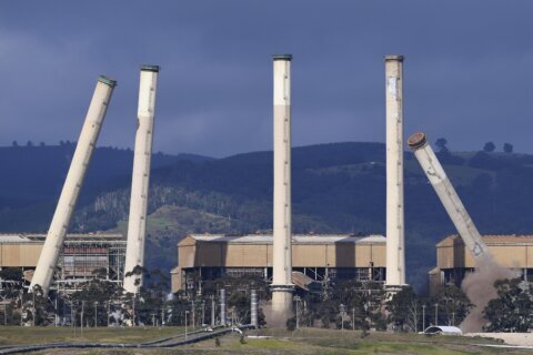 Australia steps toward making big polluters reduce emissions