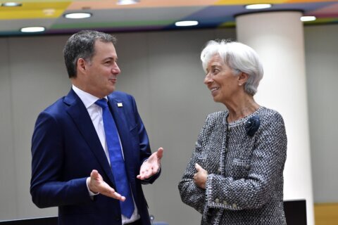 EU leaders play down bank risks as economy weakens