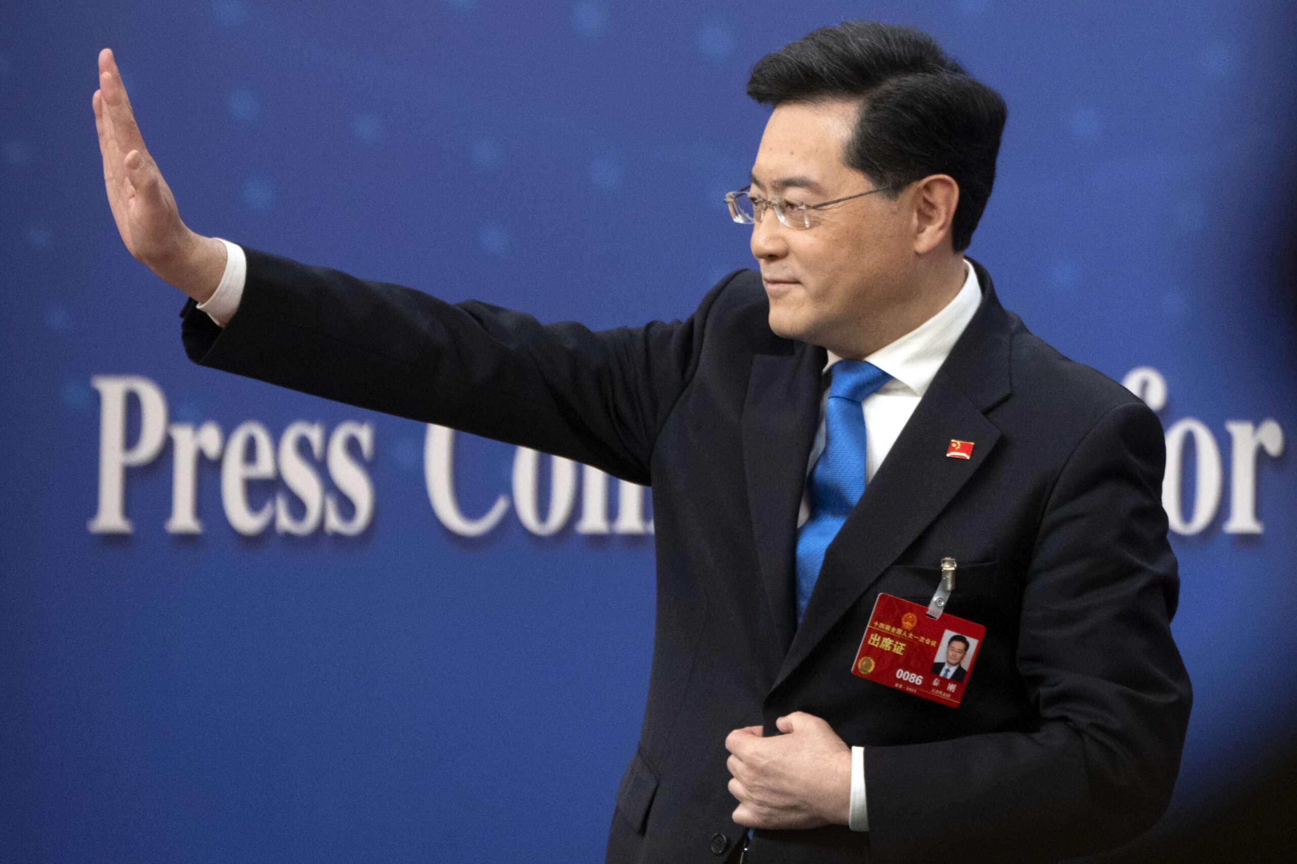 在第一次新闻发布会上，中国部长猛烈抨击美国