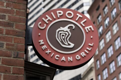 Chipotle agrees to pay after closing store that sought union