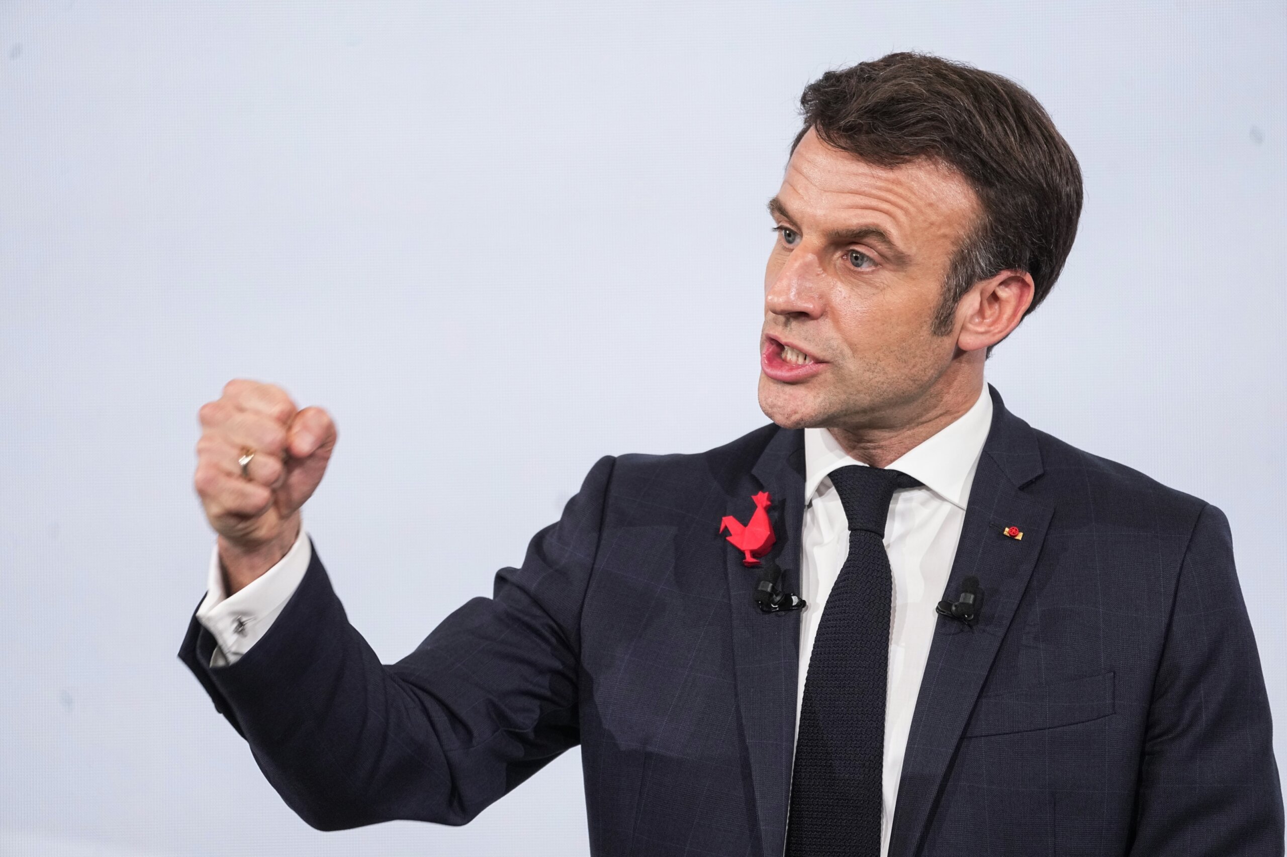 Macron faces crucial test amid anger over his pension plan - WTOP News