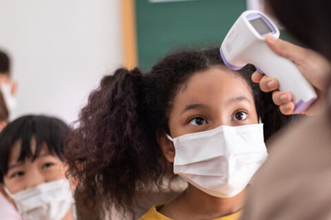 Class required to wear masks after COVID outbreak in Montgomery Co. school