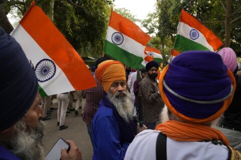 India police hunt Sikh leader, arrest separatist supporters