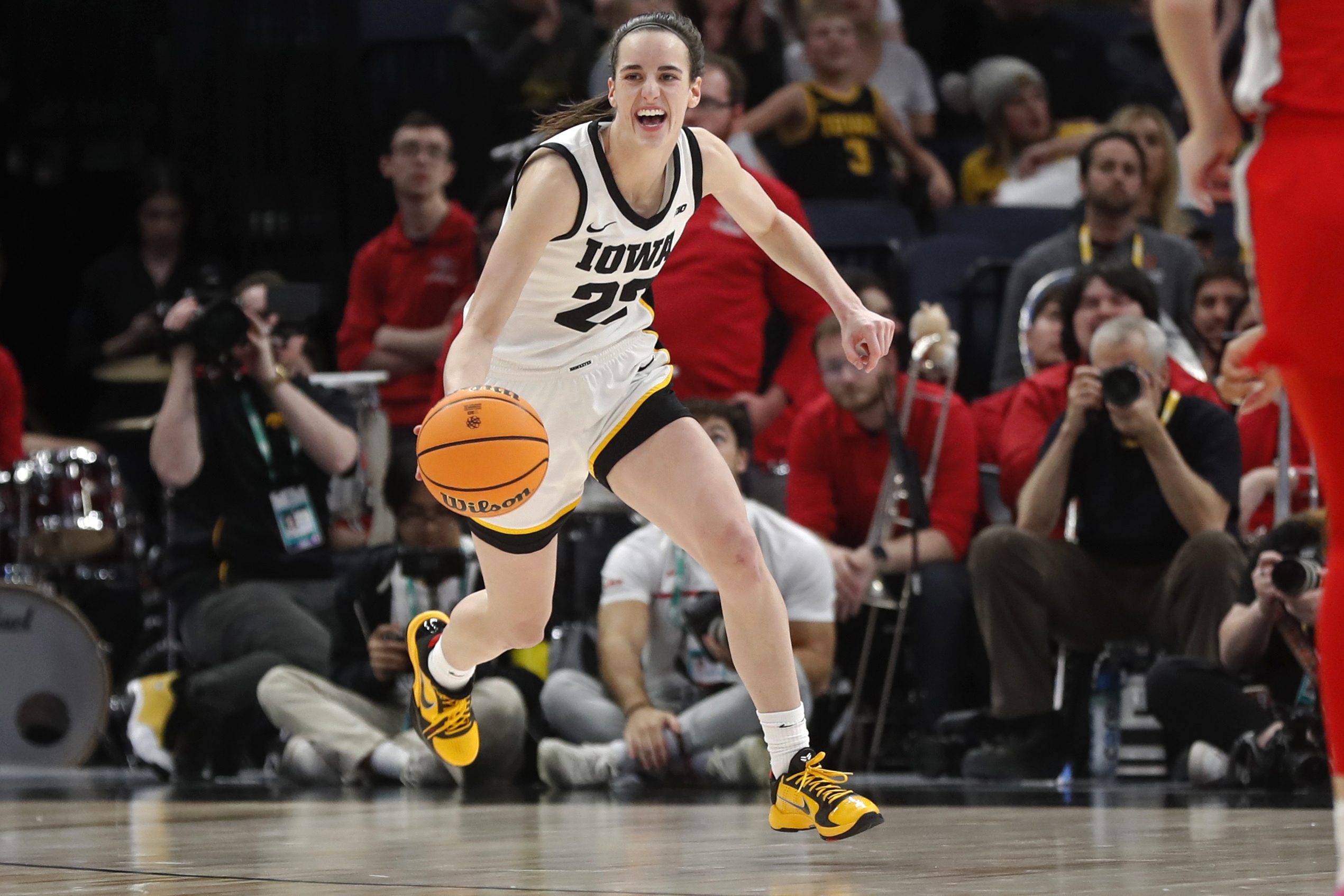 Iowa’s Caitlin Clark wins AP Player of the Year – WTOP News