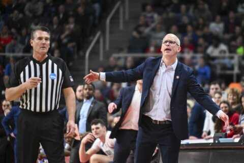 Coaches’ sons Hurley and Musselman to meet in Sweet 16