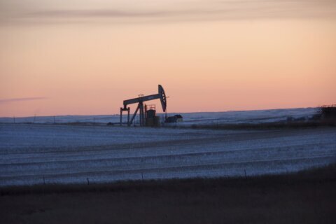 Judge orders US to resume oil lease sales in North Dakota