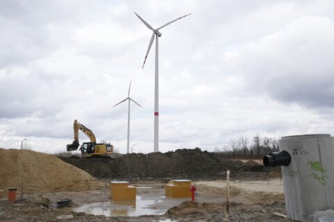 Poland lawmakers back EU-sought liberalized wind energy law