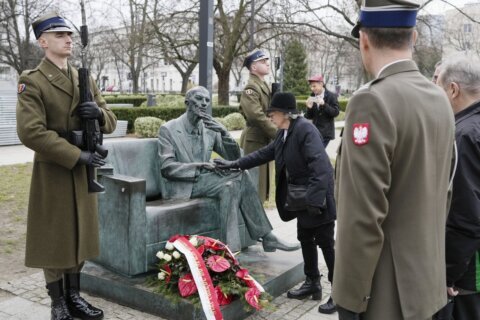 Poland honors citizens who helped Jews during Holocaust