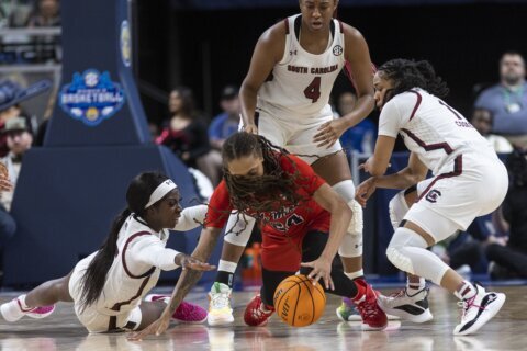 No. 1 South Carolina women rout Mississippi, reach SEC final