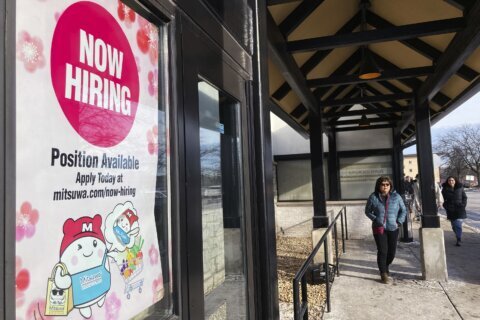 US jobless aid claims fell last week as layoffs remain low