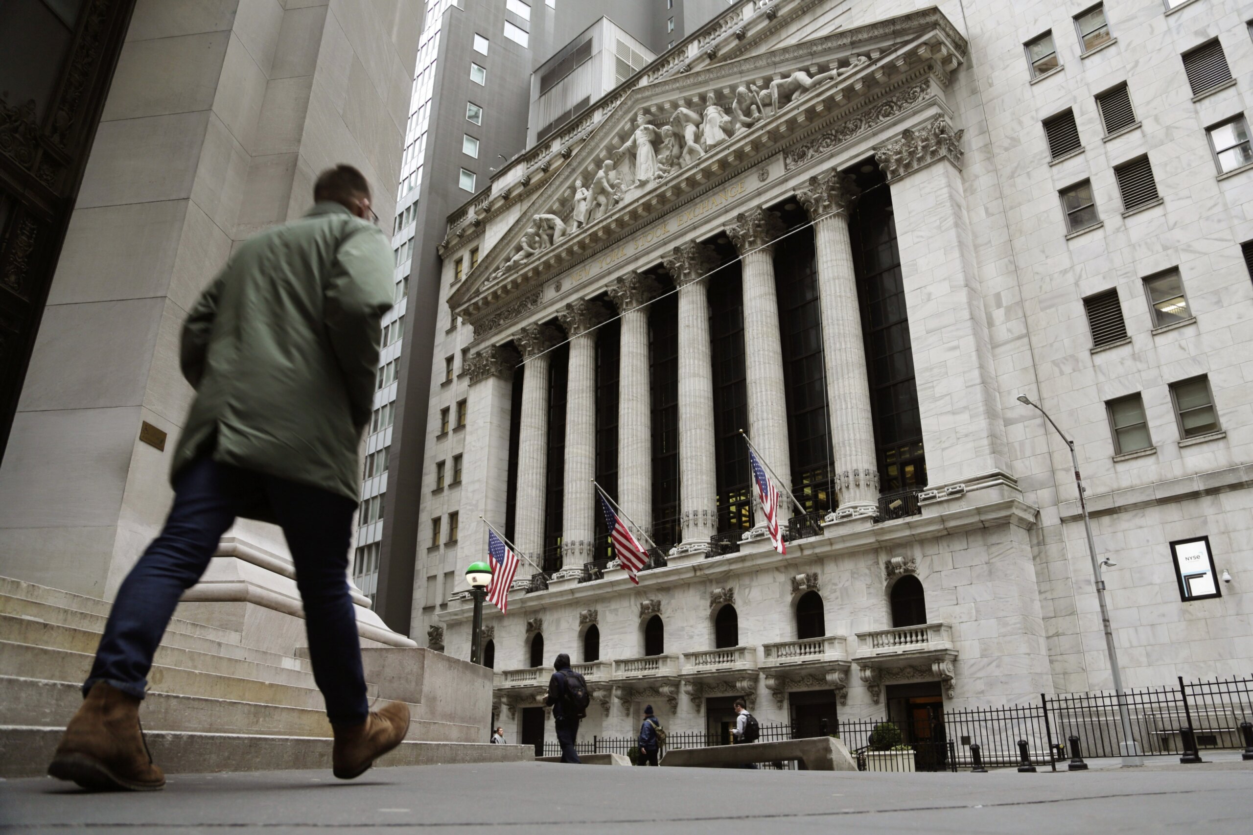 Average Wall Street bonuses dipped 26 to 176,700 last year WTOP News