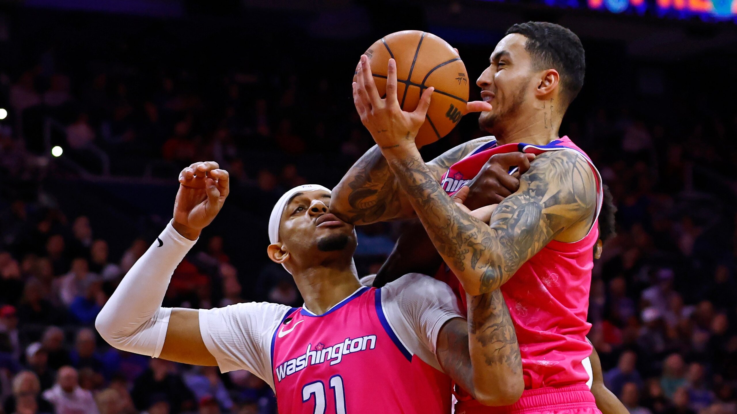 Devin Booker sparks big 4th quarter, Suns rally to beat Wizards 112-108 -  WTOP News