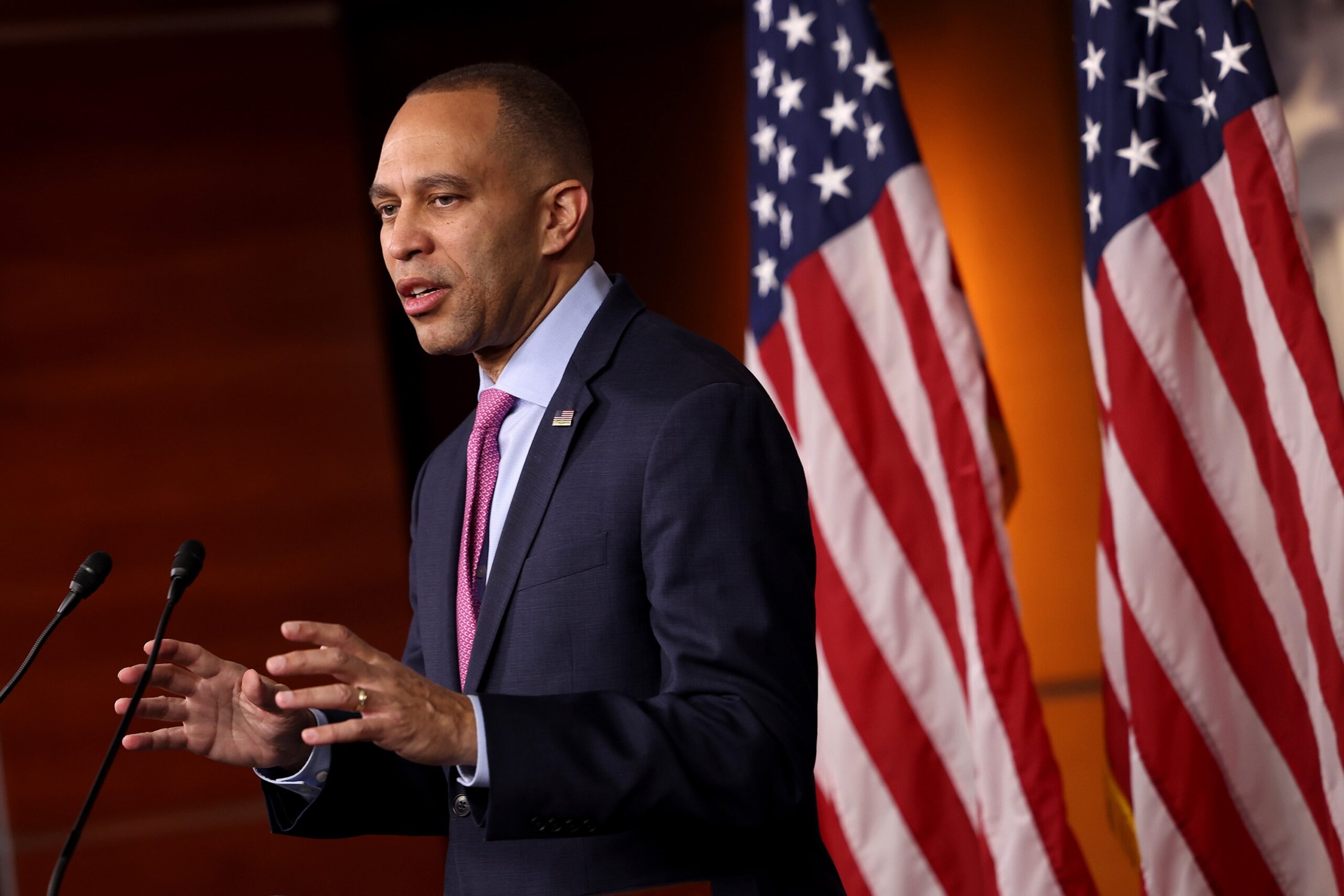 Hakeem Jeffries declines to criticize Biden over DC crime law - WTOP News