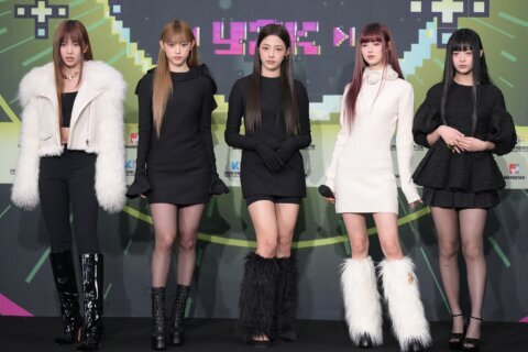 Kakao wins control of K-pop powerhouse SM Entertainment