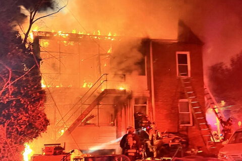 2 injured, 7 displaced after DC apartment fire