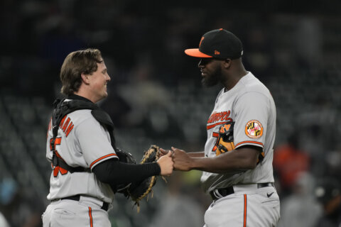 Santander’s 2-run homer icing on Orioles’ rally over Tigers