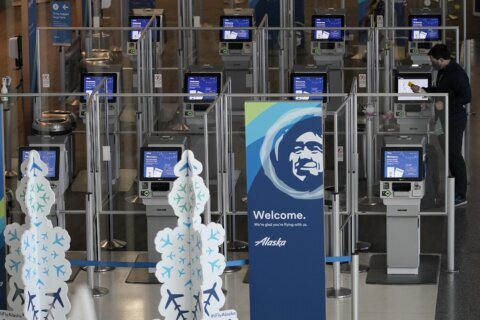 Alaska Airlines nudges passengers to mobile boarding passes