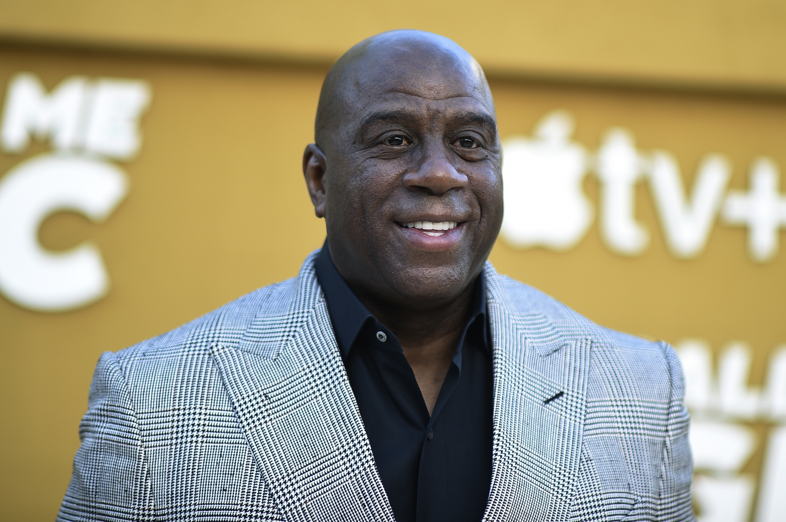 I want a Super Bowl ring': Magic Johnson meets fans in new Commanders  community - WTOP News