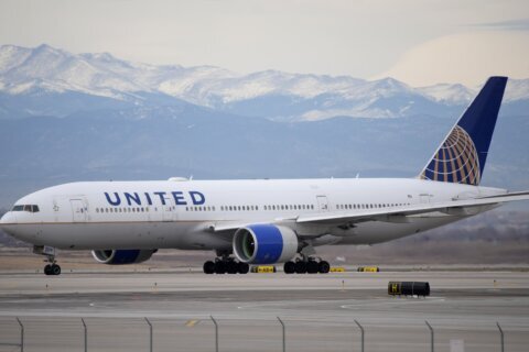 Pilots at United picket for higher pay as pressure builds before summer travel season