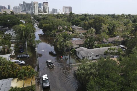 Florida floods: Businesses, residents begin cleaning up mess