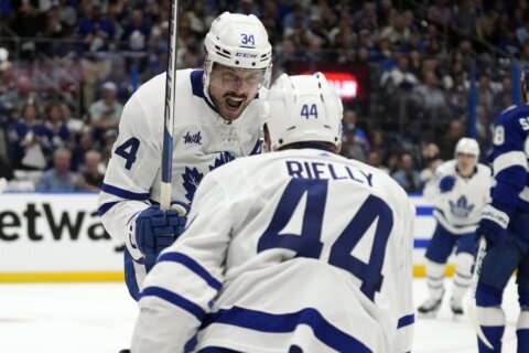 Reilly scores in OT to lift Maple Leafs past Lightning, 4-3