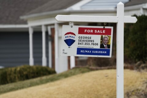 Average 30-year mortgage rate dips as spring season opens