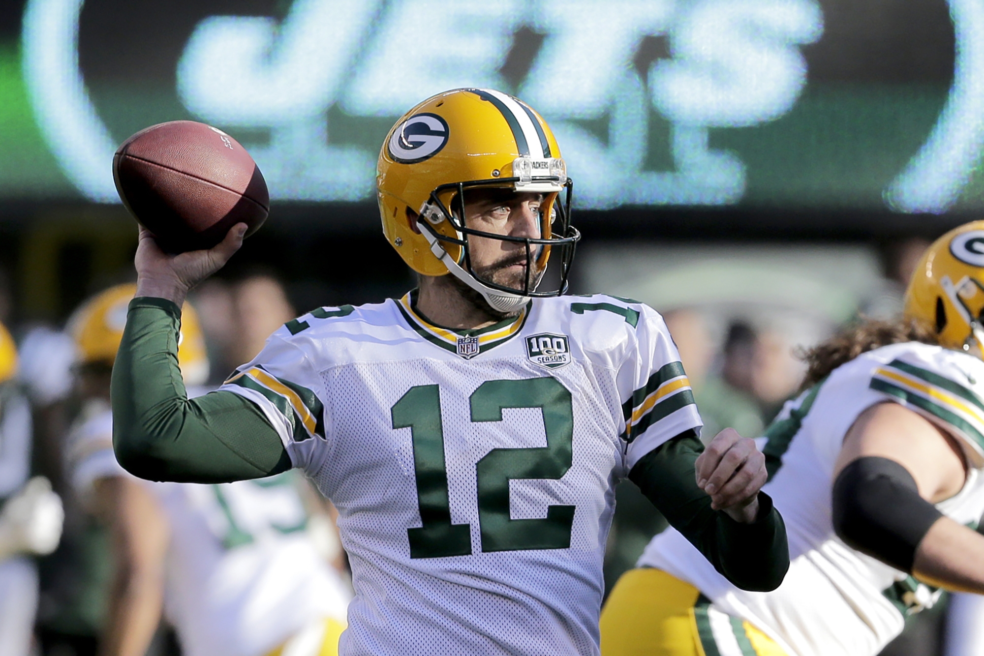 AP source: Jets agree on deal to acquire Aaron Rodgers - WTOP News