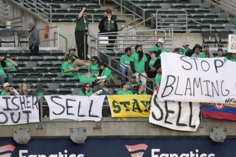 A's met by fans in Oakland with chants of `Sell the team!'