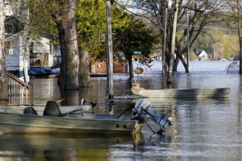 Mississippi River crests at Davenport, testing barriers