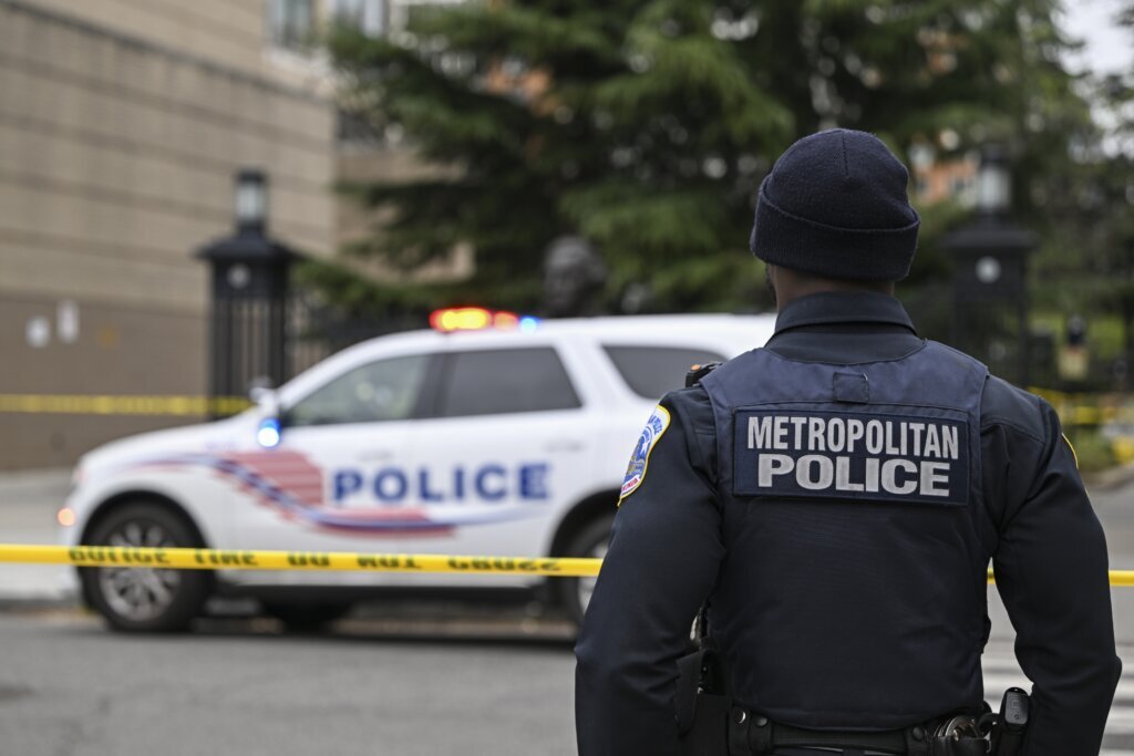 2 shootings in Northeast DC leave 3, including teen boy, hurt