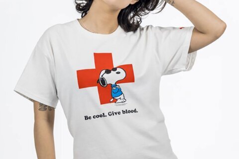 A Red Cross Snoopy T-shirt is going viral. It’s prompting more young people to donate blood