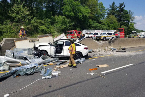3 hurt after box truck overturns in messy Beltway crash