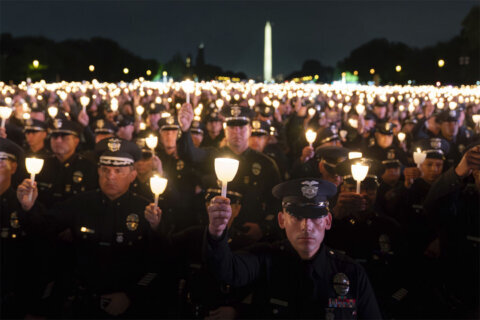 PHOTOS: Candlelight vigil on National Mall honors fallen officers