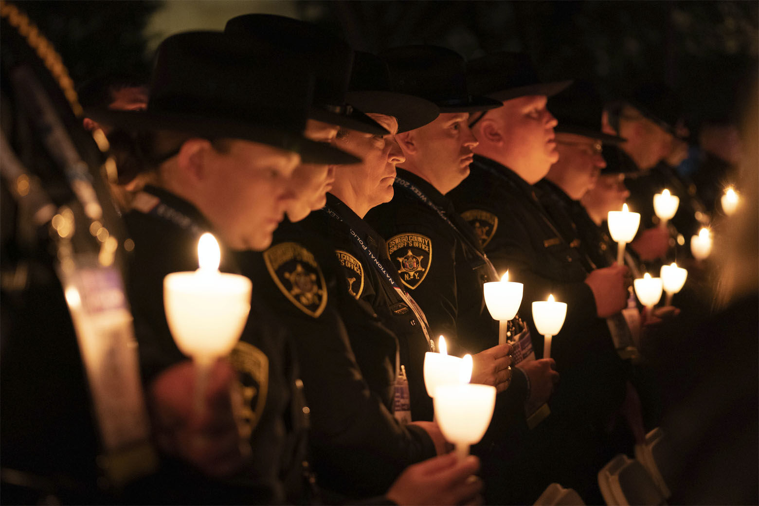 PHOTOS Candlelight vigil on National Mall honors fallen officers
