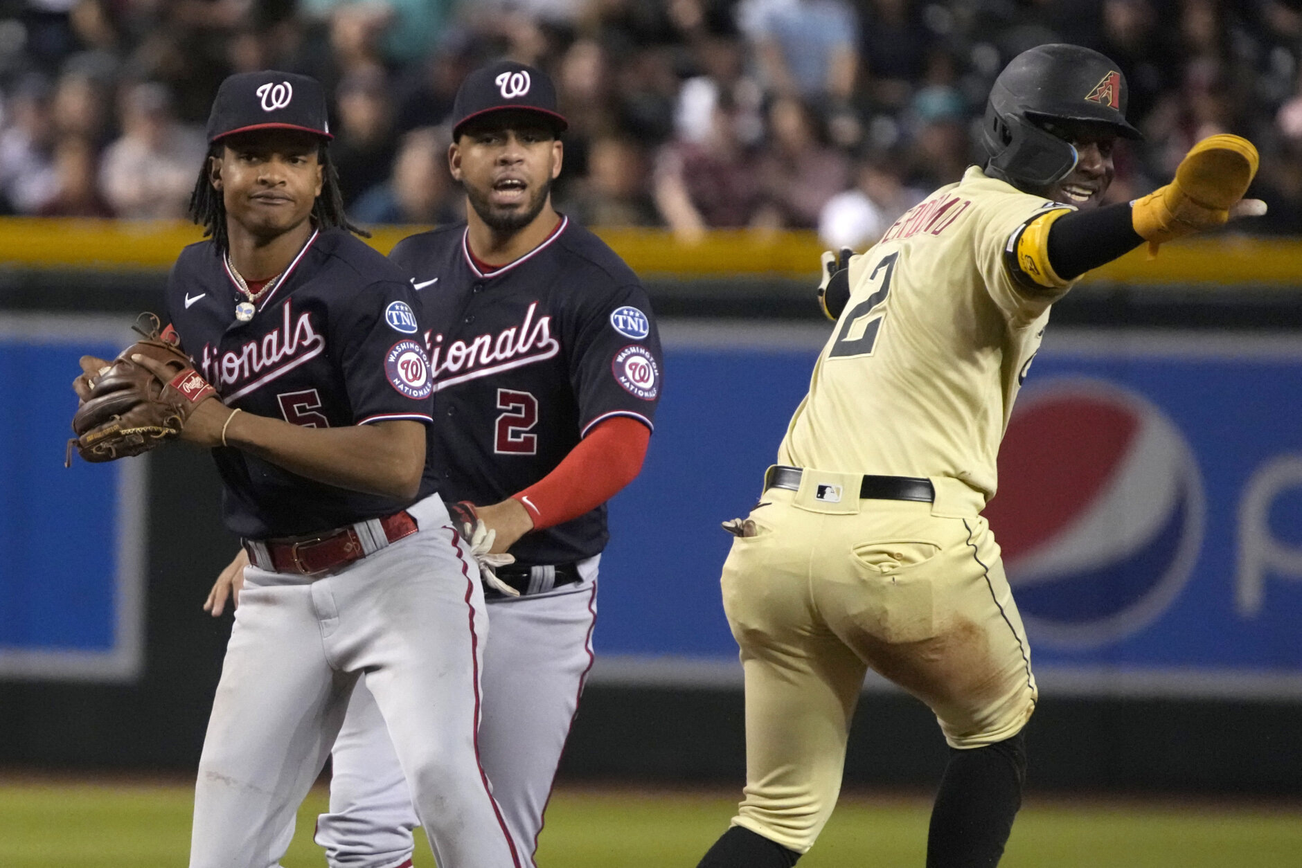 Kelly throws 7 strong innings, Diamondbacks beat Braves 3-2 for