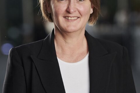 Qantas names chief financial officer Vanessa Hudson next CEO