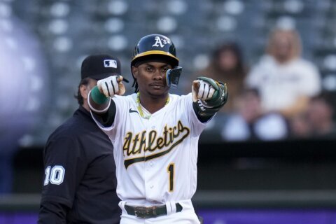 A's score winning run on a Braves fielding error for 2nd 2-game win streak of season