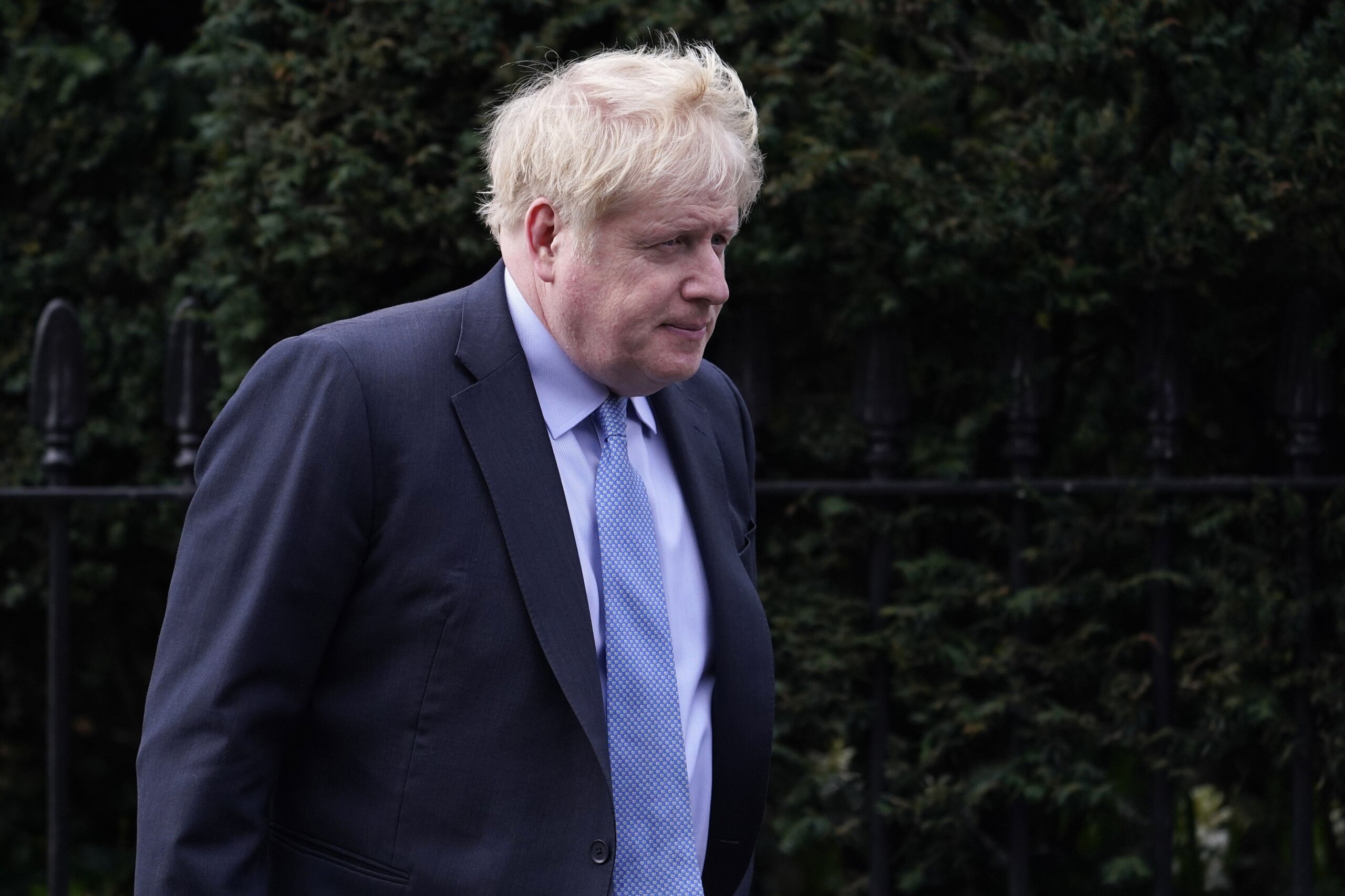 UK government refuses to hand over Boris Johnson’s unredacted messages to coronavirus inquiry – WTOP News