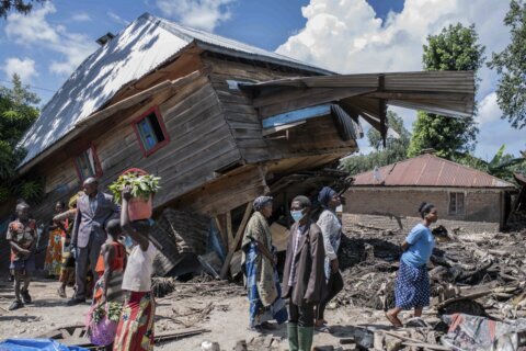 Deaths from Congo floods approach 400 as search continues