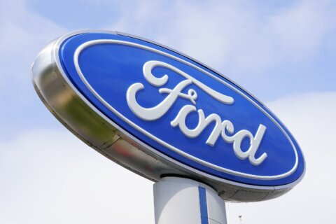 Ford posts $1.76B 1Q profit largely on gas-powered vehicles