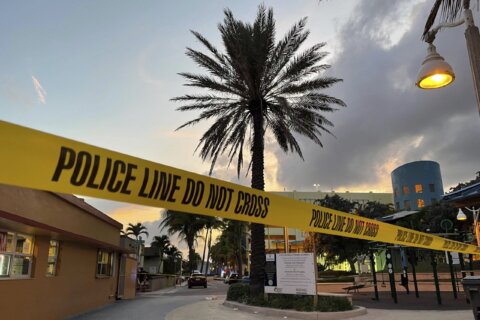 Florida police search for 3 gunmen who wounded 9 at crowded beach on Memorial Day