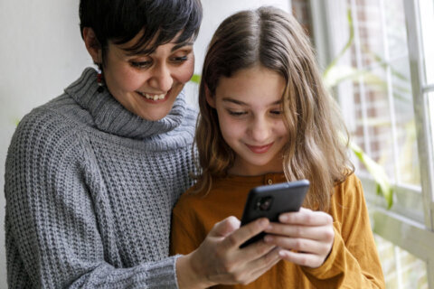 How parents should deal with teens’ social media use