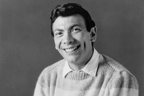 Ed Ames, ’50s pop singer with Ames Brothers and ’60s TV star in ‘Daniel Boone,’ dies at 95