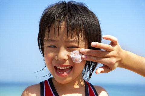 Only 25% of sunscreens offer broad-spectrum protection without ‘troublesome’ ingredients, report says