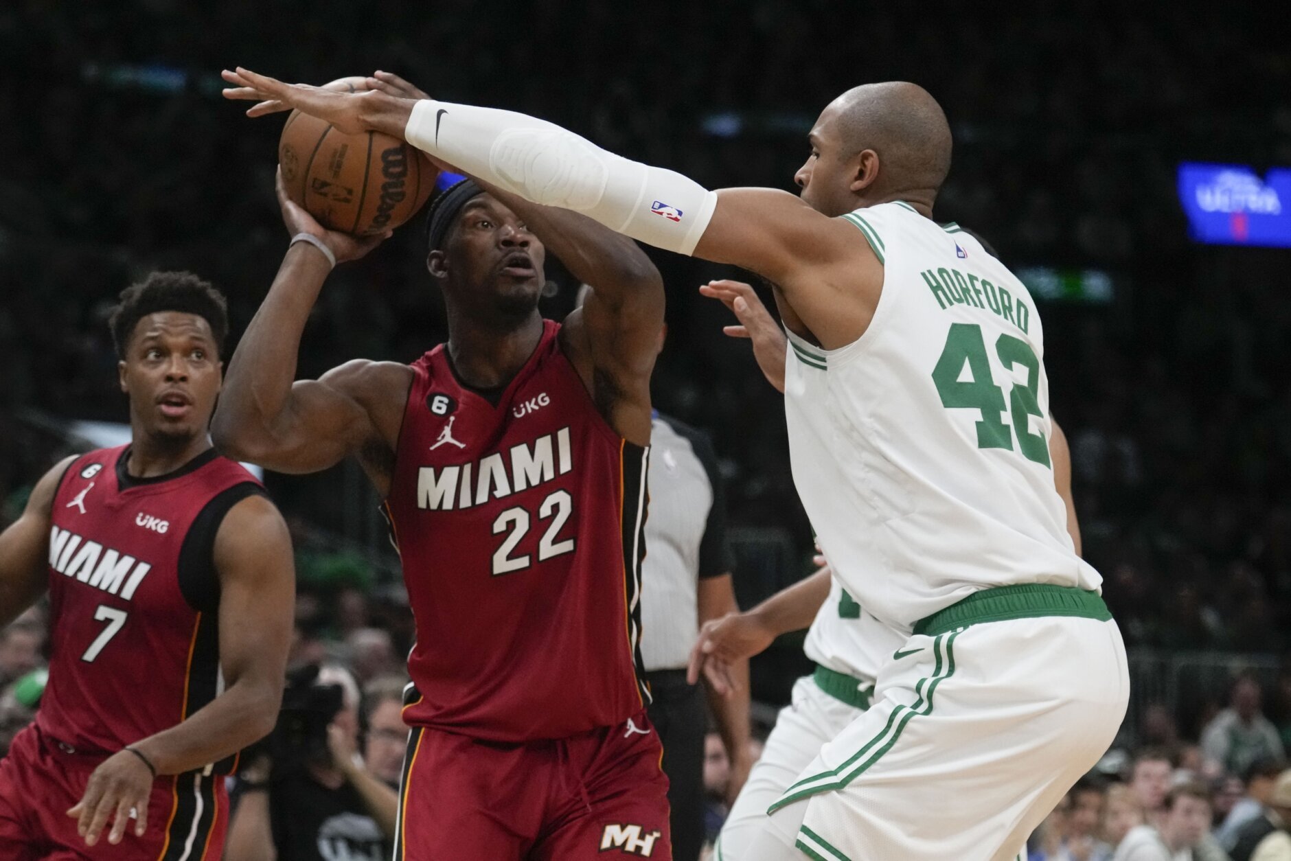 Jimmy Butler leads Heat rally to beat Celtics in Game 2