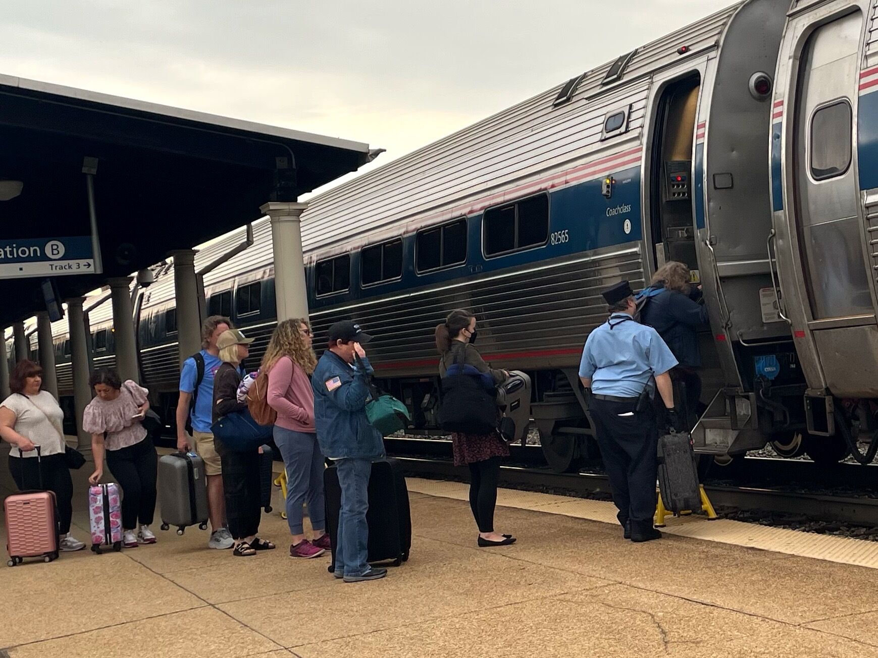 4th track will start to untangle congested passenger rail service between Va. and DC – WTOP News